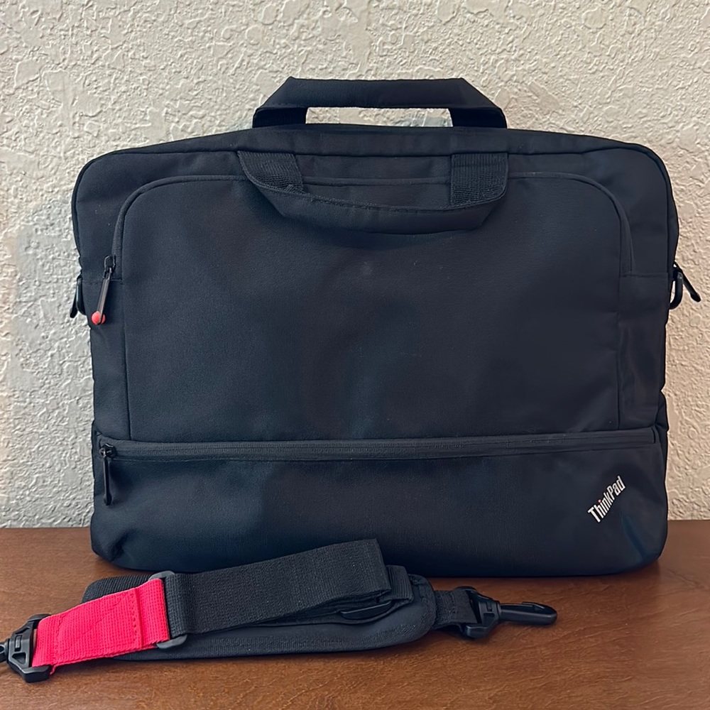 SOLD 🚫Lenovo Thinkpad 15.6” Soft Laptop Tote